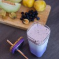 Skleněný pohár s brčkem Liquid Cube 540 ml, Quokka, lilac