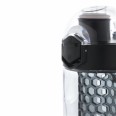 Uzamykatelná láhev s košíkem na ovoce HoneyComb, XD Design, 700 ml, černá